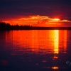 Sol de media noche. Lago Unari. Laponia finlandesa. Finlandia.