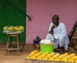 Vendedor de fruta. Gambia. Africa occidental.