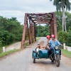 Familia en moto con sidecar. Guanacabibes. Sandino. Pinar del Río. Cuba.