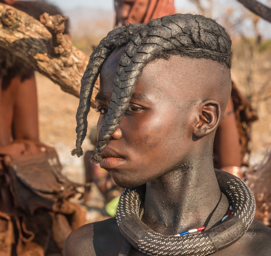 Joven. Himbas. Namibia. África Meridional.