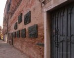 Placas conmemorativas del holocausto. Plaza del Gueto Nuevo.