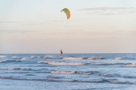 Kitesurfing en playa  de Punta del Moral. Ayamonte. Andalucía. España..