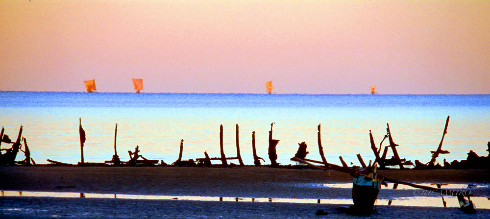 Ocaso en la playa de Tulear. Océano Índico. Madagascar.