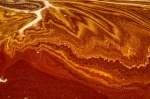 Formas y colores en una balsa de desecación de las salinas. Paraje Natural Marismas del Odiel. Huelva. España.