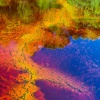 Fondo de río teñido. Riotinto. Huelva. España.