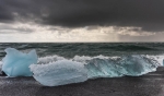 Bloques de hielo en la rompiente. Diamond Beach.
