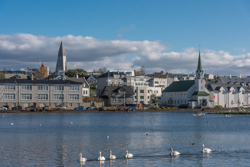 Lago Tjörn de Reikiavik.