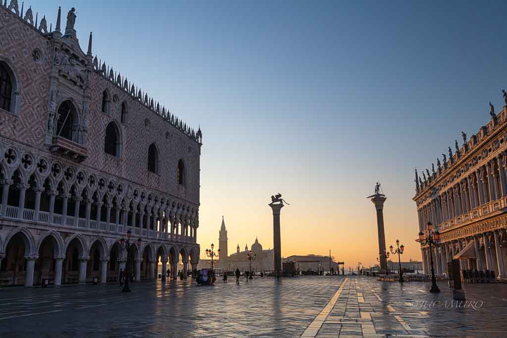 Fragmento del Palacio Ducal al amanecer.