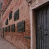 Placas conmemorativas del holocausto. Plaza del Gueto Nuevo.