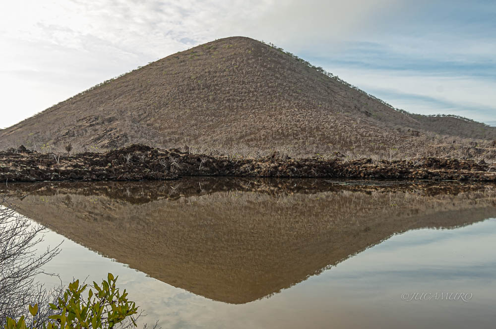 Cono volcánico. Isla Floreana. Islas Galápagos. Ecuador. Sudamérica.