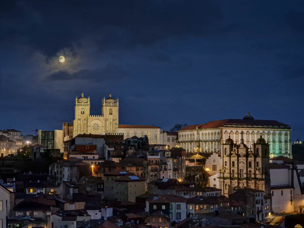 Catedral y Palacio arzobispal. Oporto. Portugal.